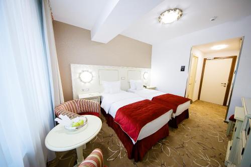 Deluxe Twin Room 4* with Airport Transfer Included, without SPA access 