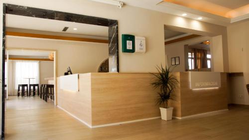 Hotel Iris - image 2