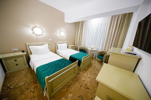 Standard Twin Room 4* - Free Airport Shuttle Included