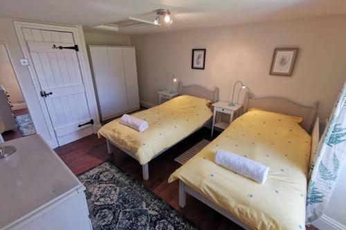 Cosy, Coastal Retreat with a Large Garden Cosy, Coastal Retreat with a Large Garden