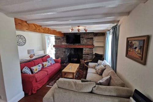 Cosy, Coastal Retreat with a Large Garden Cosy, Coastal Retreat with a Large Garden