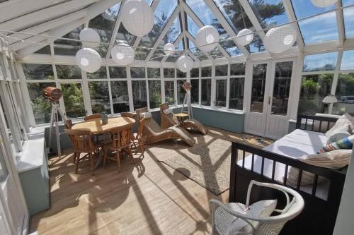 Cosy, Coastal Retreat with a Large Garden Cosy, Coastal Retreat with a Large Garden