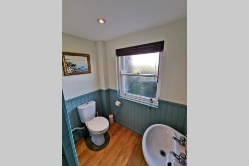 Cosy, Coastal Retreat with a Large Garden Cosy, Coastal Retreat with a Large Garden