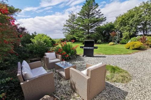 Cosy, Coastal Retreat with a Large Garden Cosy, Coastal Retreat with a Large Garden