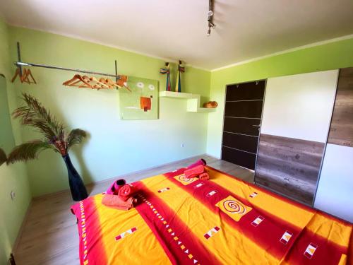 Modern Red & Blue Apartment, Podstrana (foto 11)