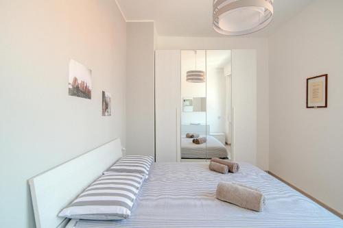 Bright Home - The House Of Travelers