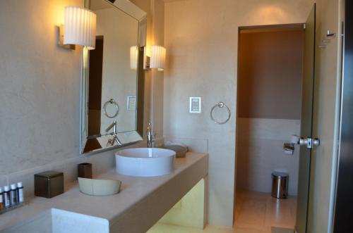 Aegeon Beach Hotel - image 9