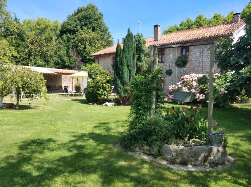  Apartamentos La Huertona in Queveda