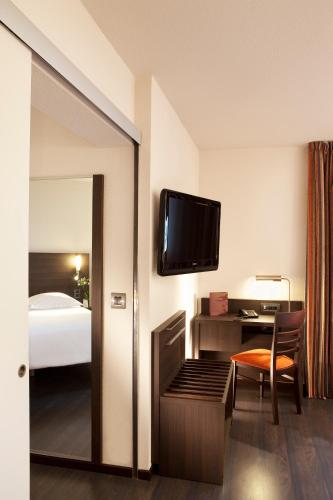 Escale Oceania Nantes Set in a prime location of Bouguenais, Escale Oceania Nantes puts everything the city has to offer just outside your doorstep. The hotel offers guests a range of services and amenities designed to pro