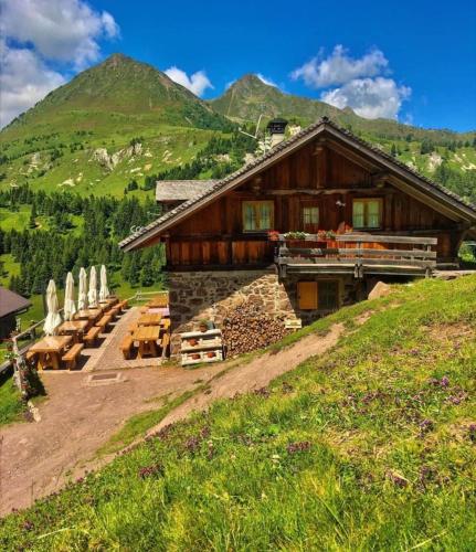 Tuvākā izklaides vieta, Casa "Berto e Costantina" in Revo