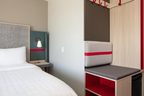 avid hotels - Madison - Monona an IHG Hotel - image 6