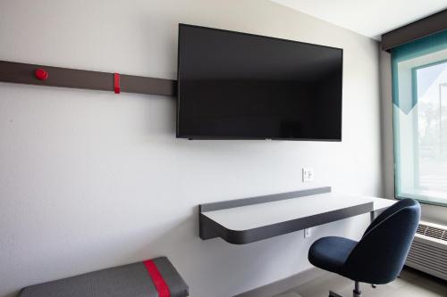 avid hotels - Madison - Monona an IHG Hotel - image 7