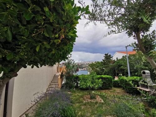  Apartments Brusel in Pag