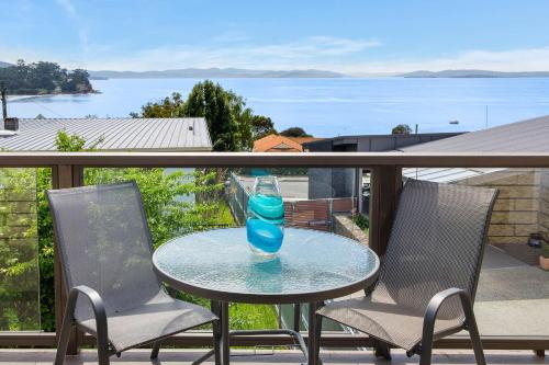 Self Contained Beach View Apartment in Blackmans Öböl