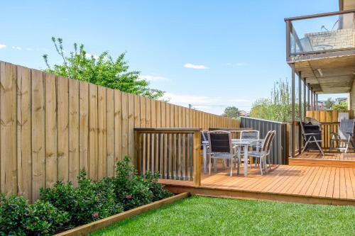 Self Contained Beach View Apartment in Blackmans Öböl