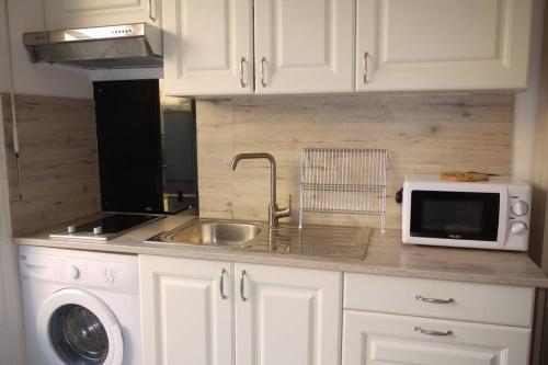 Dream - a studio flat with balcony at 300m from the beach