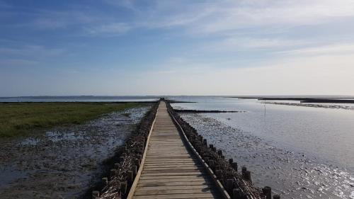pludmale, Wohnmobilstellplatz Hemenswarft an der Nordsee - Meerblick in Emmelsbull-Horsbull