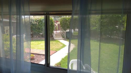 บริการและสิ่งอำนวยความสะดวก, จอร์แดน แวลเลย์ วันรูม อพาร์ตเมนต์ (Jordan Valley one room apartment) in เมนาฮามิยา