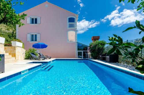 Villa Mateo with Private Pool - Accommodation - Gruda