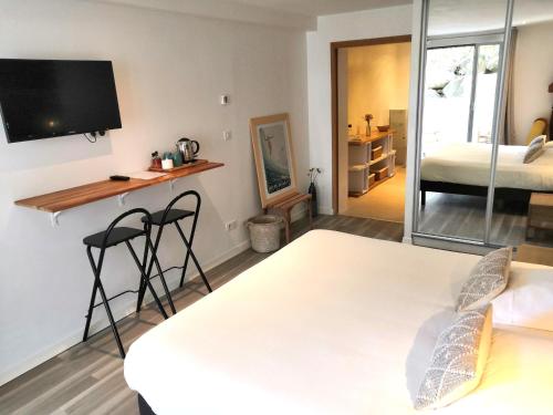 1 queen bed
