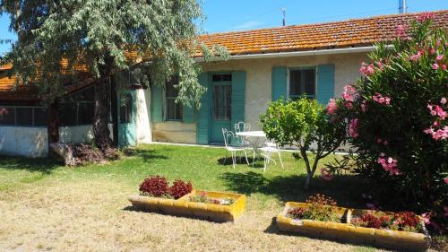 Maison de 3 chambres avec piscine partagee et jardin amenage a Saintes Maries de la Mer - Location saisonnière - Saintes-Maries-de-la-Mer