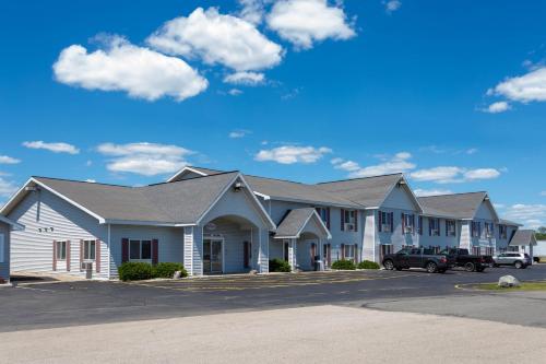 Baymont by Wyndham Marinette - Hotel