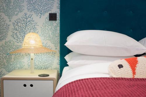 Juliot 5 Star Gold Award Luxury Cottage - Tap to explore photos
