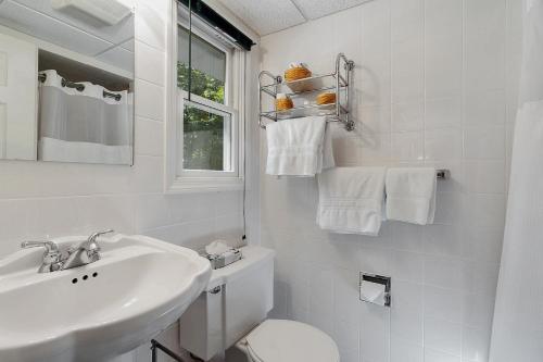 Towne Lyne Motel Room Type - Deluxe Queen Room