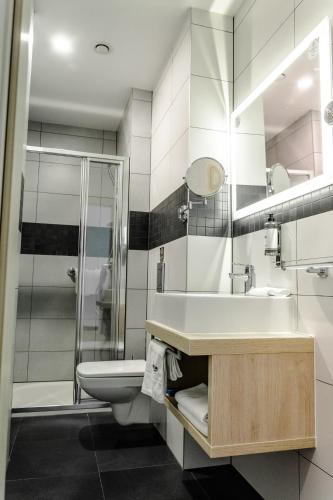 Stay Inn Hotel - image 11
