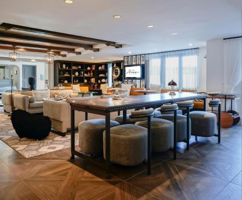 Lounge/area TV in comune, Hotel Amarano Burbank-Hollywood in Burbank