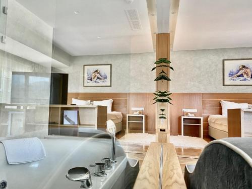 Hotel Bellevue - image 10