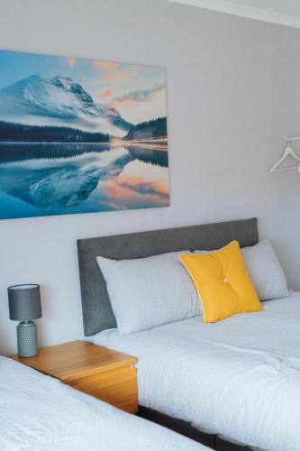 Bright and Modern Home 4 beds CCTV Parking