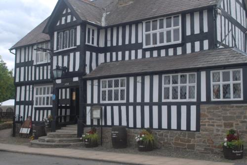 The Radnorshire Arms Hotel – khách sạn tại Knighton