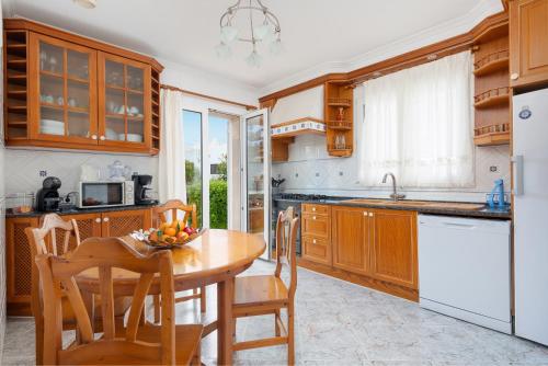 ห้องครัว, Villa Cala Marsal in เฟลานิช