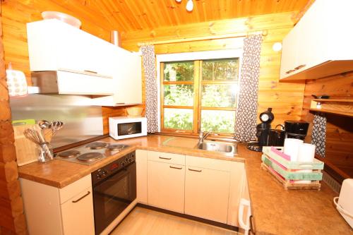Konyha, Bungalow; Haus 111 Ferienpark Twistesee, Bad Arolsen in Bad Arolsen
