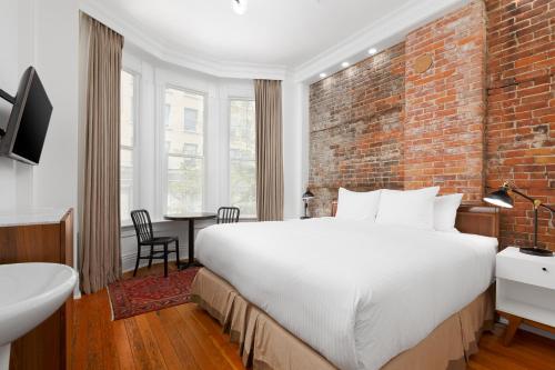 King Room with Shared Bathroom