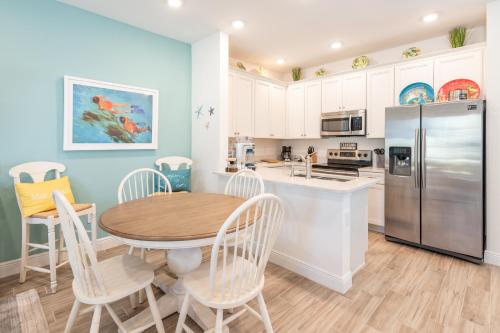 Lovely Cottage with Hot Tub Near Disney at Margaritaville 8085D - image 4