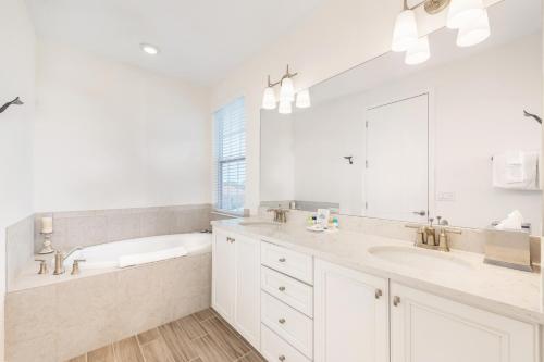 Lovely Cottage with Hot Tub Near Disney at Margaritaville 8085D - image 8