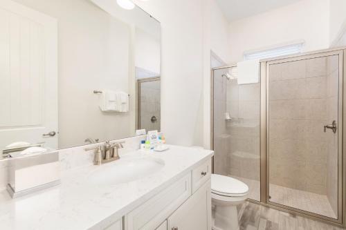 Crisp Cottage with Hotel Amenities Near Disney at Margaritaville 8088KD - image 3