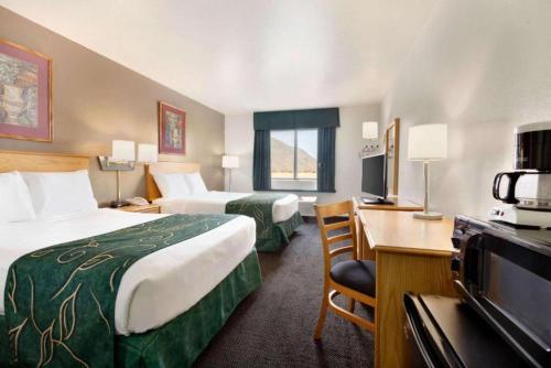 Queen Room with Two Queen Beds and Roll-in Shower - Mobility/Hearing Accessible - Non-Smoking