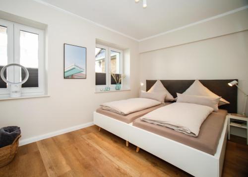 One-Bedroom Apartment image 10