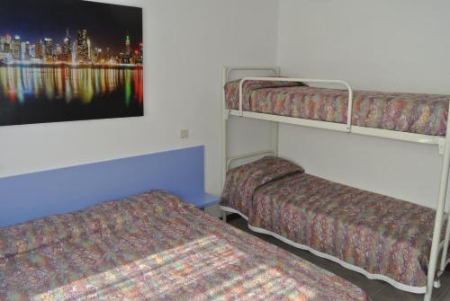 One-Bedroom Apartment image 3