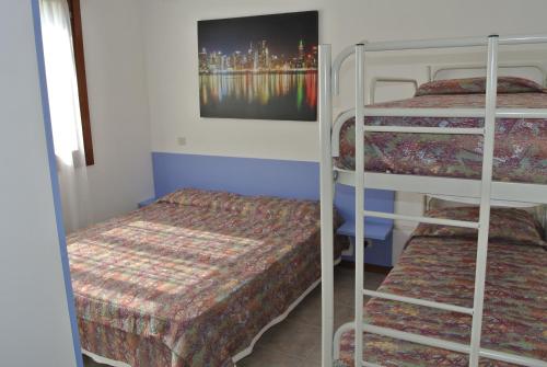 One-Bedroom Apartment image 2