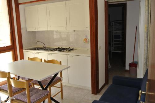 One-Bedroom Apartment image 7
