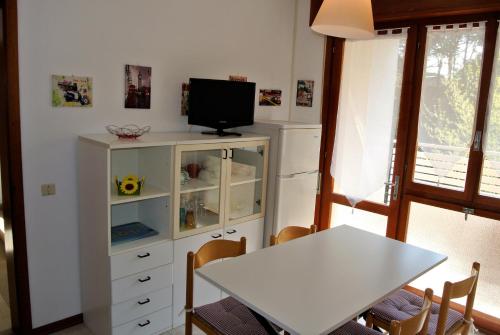 One-Bedroom Apartment image 9