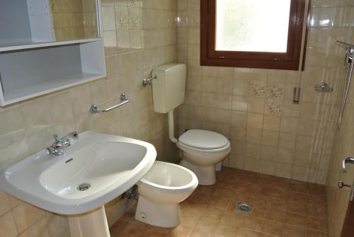 One-Bedroom Apartment image 6