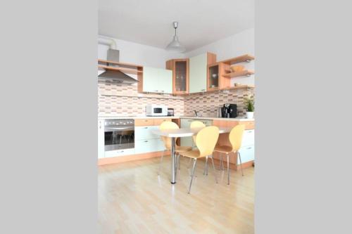 Kitchen, Modern apartments - Airport 8mins in Zličín