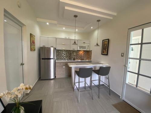 Walk to the Beach 2Min, Cozy, Boutique, Pool, Palmeras Del Mar Isabela in Isabela