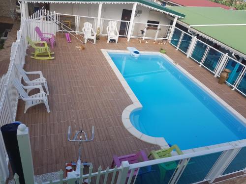 Swimming pool, Domaine fleurs de bananes in Capesterre-Belle-Eau