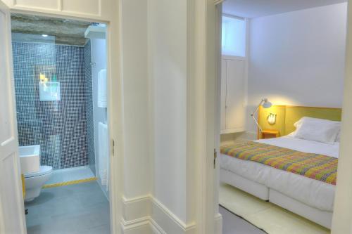 Superior One-Bedroom Apartment image 3